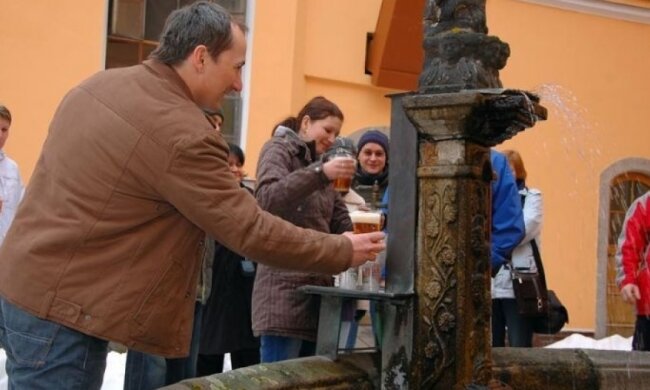 Містечко у Словенії запрошує на пивний фонтан