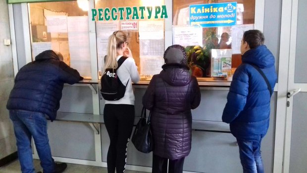 На что заложен новый "медицинский" бюджет Киева: "баланда из овсянки" и рассветные очереди за "отсутствующими лекарствами"