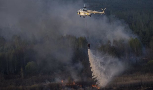 Пожежі в Чорнобилі гасять літаки та вертоліт