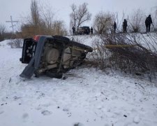 Под Днепром взбешенное такси в новогоднюю ночь вылетело на тротуар с людьми: это повторение Харькова