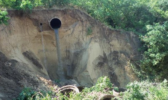 В Запорожье обвалился магистральный коллектор