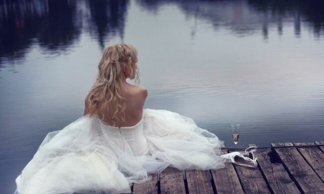 Наречена продала сукню з "запахом зради"