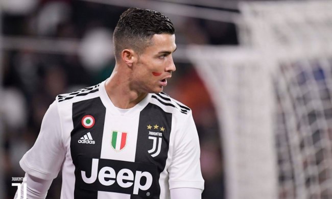 Роналду та інші зірки виступили проти насильства над жінками: промовисті фото