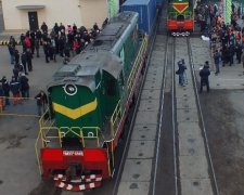 Потяг "Шовкового шляху" простоює в Китаї другий місяць