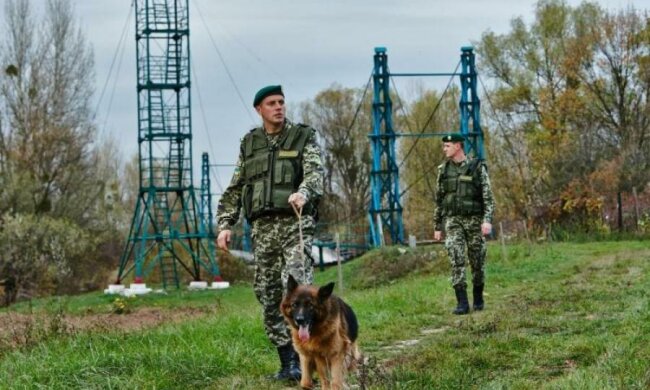 Хай помирають: митники не пропустили швидку з ЄС