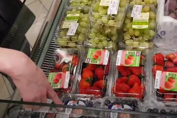 Цены на клубнику. Фото: скрин youtube