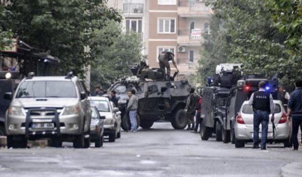 Двоє поліцейських загинули під час операції проти бойовиків у Туреччині