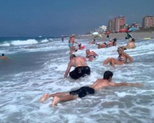 "Стерильні" пляжі та чиста вода: екологи розповіли, куди варто їхати у відпустку