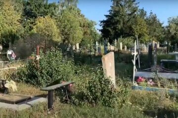 кладбище, скриншот из видео