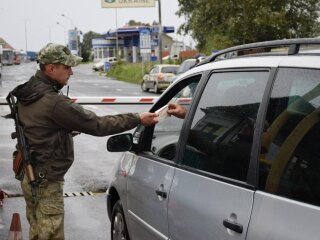 Виїзд чоловіків закордон, фото: facebook.com/Bilosh