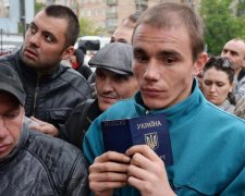 Робота у Польщі: заробітчани перевезли в Україну космічну суму