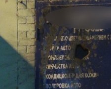 В столице из гранатомета обстреляли СТО (фото, видео)