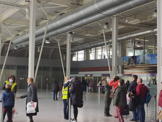 В аэропорту Львова введен особый режим, поползли слухи о коронавирусе