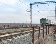 У Маріуполі запрацював міст, підірваний минулого року (фото)