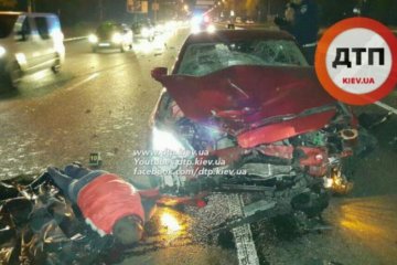 Дівчина на Mazda вбила водія Mercedes на столичній розв'язці (фото)