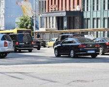Головне за ніч: фатальний кортеж Зеленського, радіаційна "бомба", спадщина Порошенка та шахрайська схема заробітку на ЗСУ