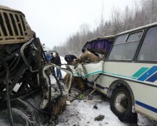 Вантажівка пішла в лобову на переповнений автобус "Київ-Одеса", людей вирізали з понівеченого металу