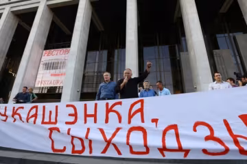 Білоруська опозиція не визнала вибори і зібрала мітинг