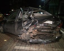 Автівки розкидало по вулиці, потерпілі борються за життя: перегони з копами закінчилися скаліченими життями