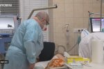 Чернівецький лікар зізнався у найболючішому: "Вільні ліжка з'являються, коли хтось помирає"