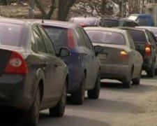 У чергах на кордоні України й Польщі стоять сотні автівок