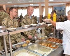 Чудеса тендера:  питание военных доверили "перспективному" предпринимателю 