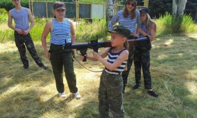 Лакеї Захарченка шукають майбутніх терористів серед дітей