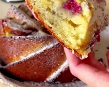 Рецепт, который спасает, когда хочется сладкого прямо сейчас: манник с малиной