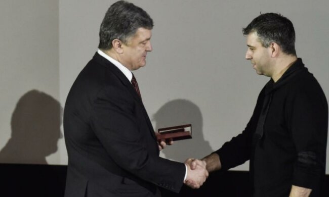 Порошенко нагородив режисера фільму про Майдан Хрестом Мазепи (фото)