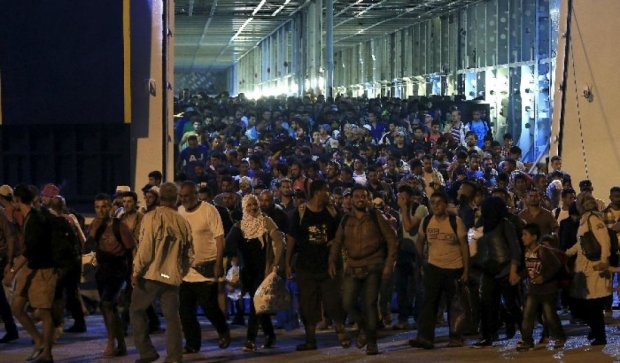 Мигранты прорвались через кордон полиции в Венгрии