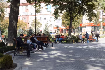 В сети показали, как в Запорожье обновили сквер: посидеть и понюхать 17 миллионов