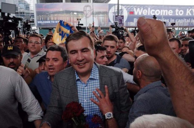 Зеленскому вспомнили старую пародию на Саакашвили: "Первый нерастаможенный человек в Украине"