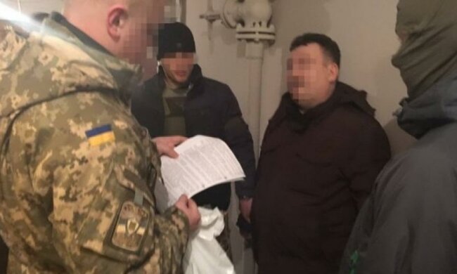 СБУ поймала на крупной взятке двух полковников