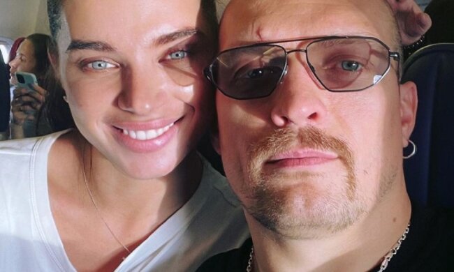 Олександр Усик з дружиною. Фото: instagram.com/usykaa/