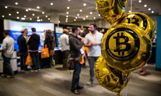 Все выше и выше: Bitcoin побил собственный рекорд
