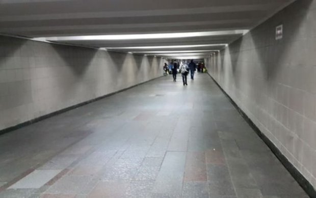Киевскую станцию метро "Лесная" очистили от МАФов
