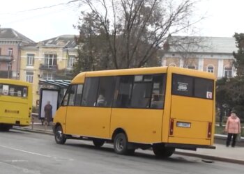 Громадський транспорт, кадр з відео