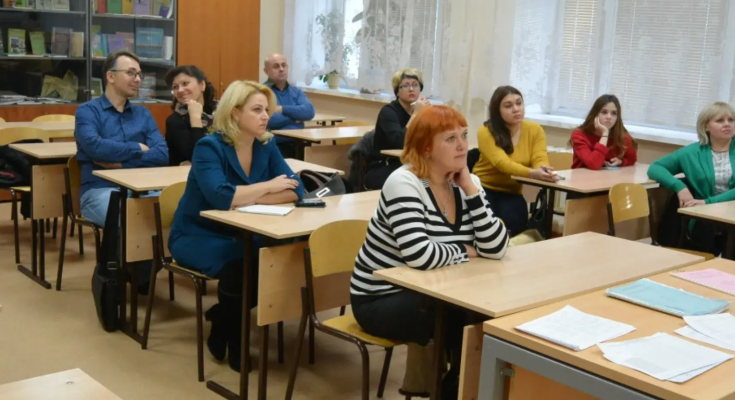 Батьківські збори. Фото з відкритих джерел