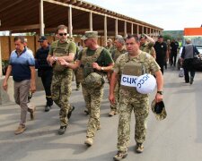 Троє воєначальників поїхали на Донбас: Кравченко, Загороднюк і Хомчак з’ясували, що з перемир'ям