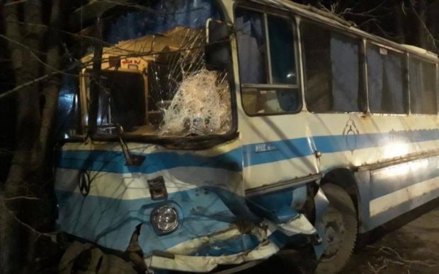 На Одещині потяг протаранив автобус, постраждали люди