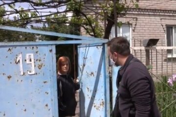 Під Дніпром горе-матір покинула сімох дітей і пішла в загул - з коханцем веселіше