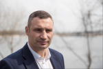 "Щоб вода стала гарячою, нагрійте холодну, а у під'їздах приберете самі", - Кличко звернувся до киян, але краще б мовчав