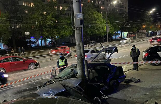 В страшной аварии в Киеве 6 машин "расквасило" в сплошную котлету, есть пострадавшие - от этих кадров станет больно