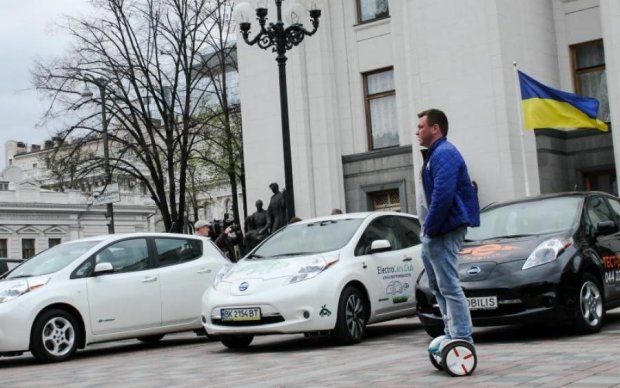Украинцам посоветовали забыть о дешевых электромобилях