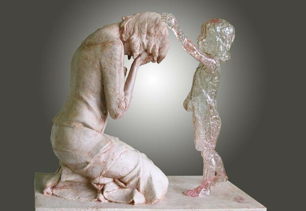 "Не плачь, мама, я все равно тебя люблю": крики тысяч нерожденных душ увековечили в хрустале