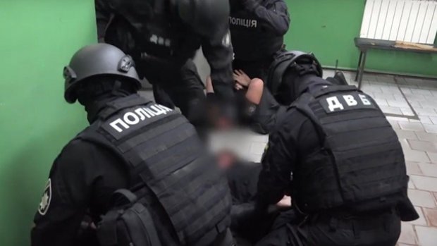 У Харкові поліцейських-садистів відпустили в залі суду - потерпілі і свідки у паніці