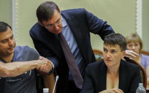 Спілберг відпочиває: Луценко "відтворив" теракт імені Савченко
