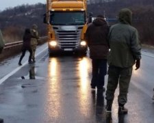 Україна втратить мільярди через блокаду вантажівок