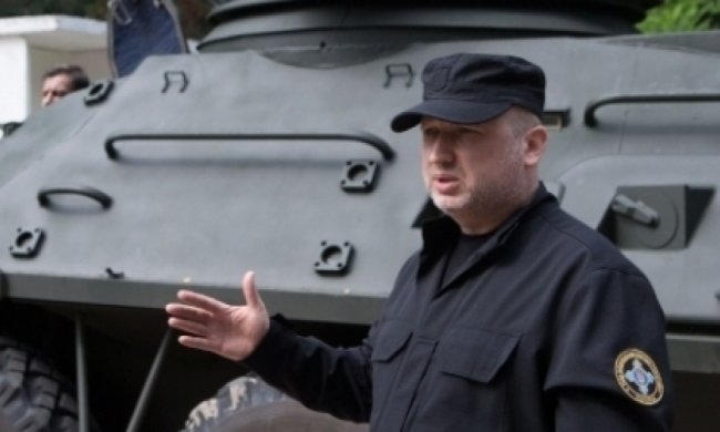 "Випускати кращу військову техніку, ніж у ватників - замало" - Турчинов (фото)