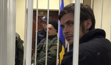 Бійця АТО Тицького з поламаною рукою відпустили під домашній арешт